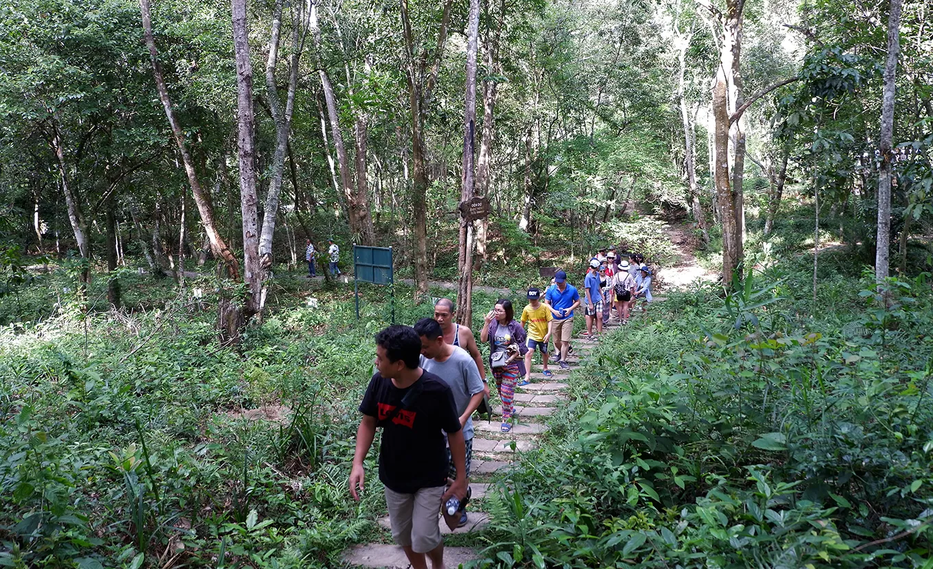 2-Day DMZ Heritage Cycling Tour: Hue to Quang Tri Adventure